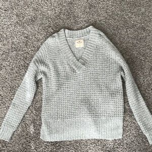 Hollister. Gray sweater. Size Small